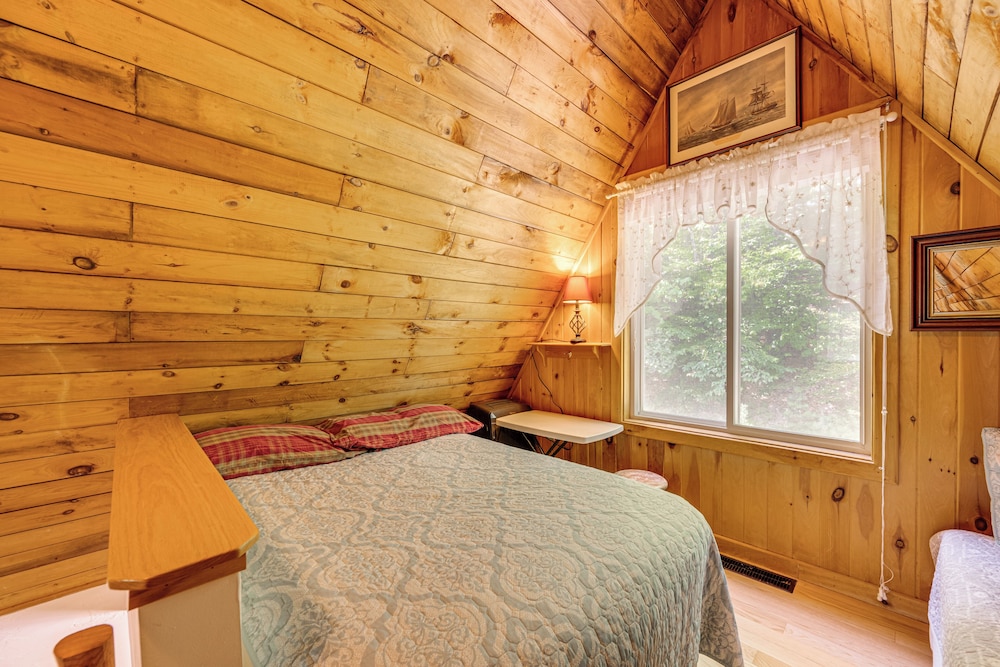 Walk to Beach & Playground: Charming Madison Cabin
