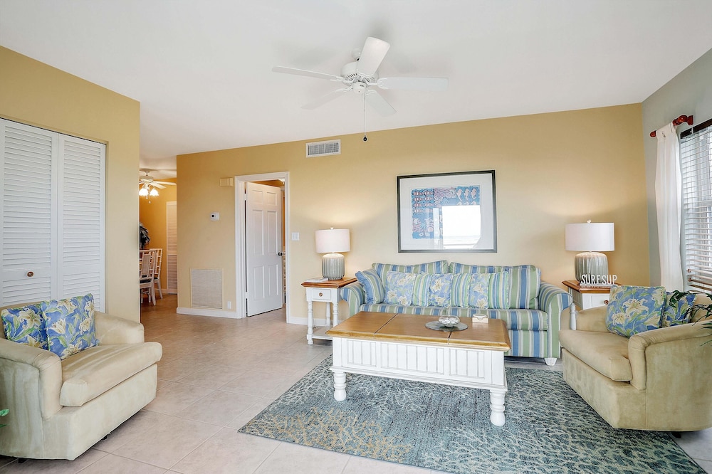 Bungalow-style Beachfront Condo With Pool