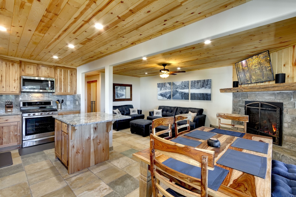 Tall Pine Chalet 3 Bedroom Home