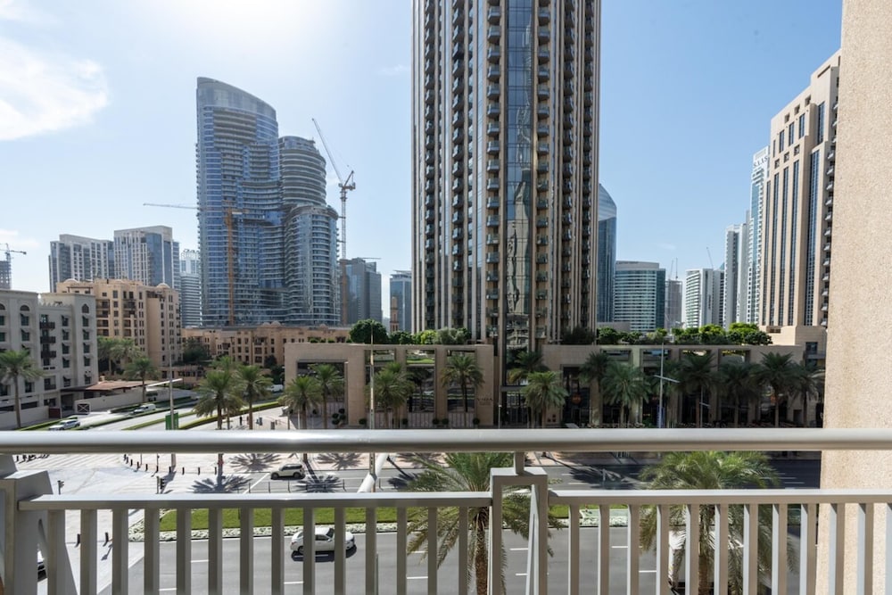 Stylish Studio Apartment w/ Patio, Downtown Dubai