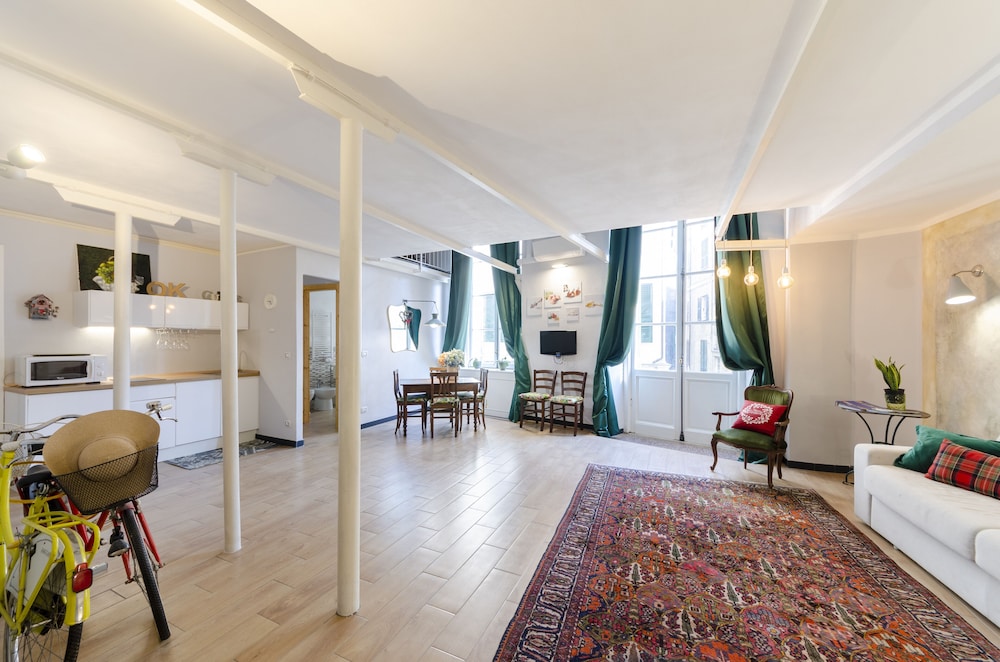 JOIVY Superb Flat Near Ch. Columbus' House view 2