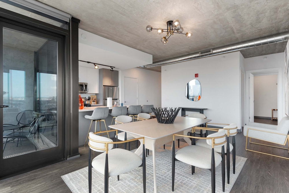 Cloud9 6 apt for 30ppl Fulton Market The Nouveau