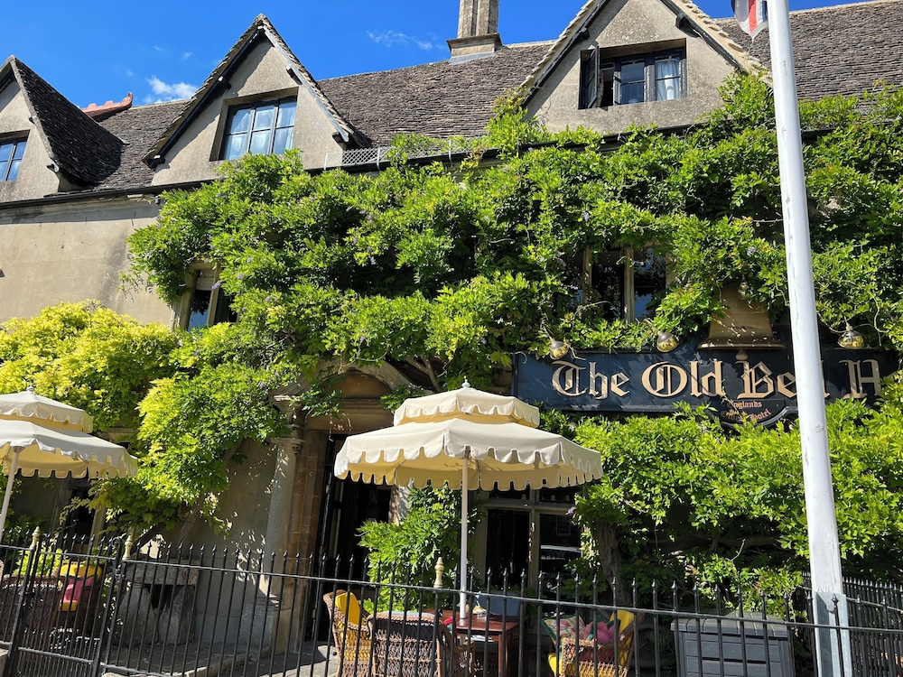 Cosy Cottage Over Malmesbury Abbey