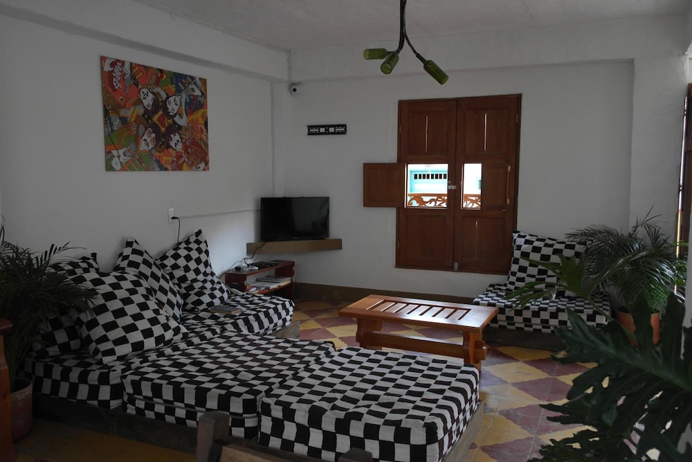 Sgt Pepper's Hostel