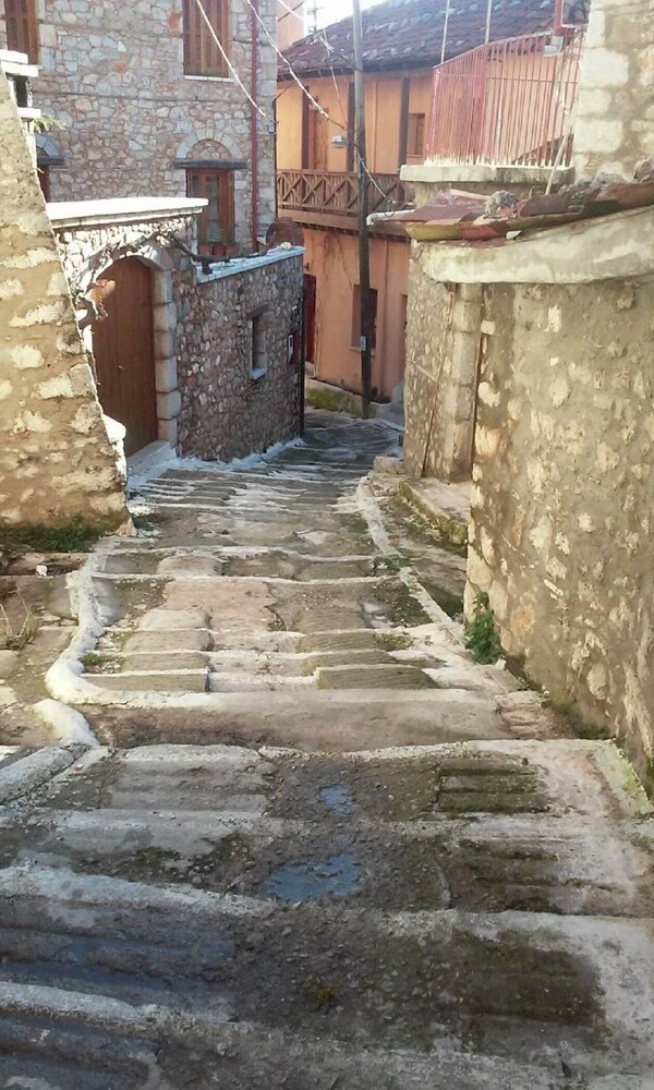 Traditional 2 bedrooms House in Arachova Center view 5