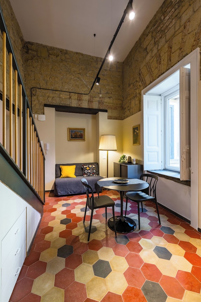 La Pinacoteca Aparthotel by NapoliApartments