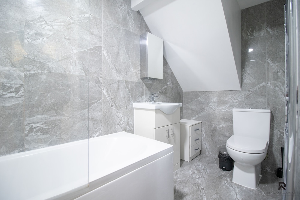 London Apt - Sleeps 4 - Parking - Wifi