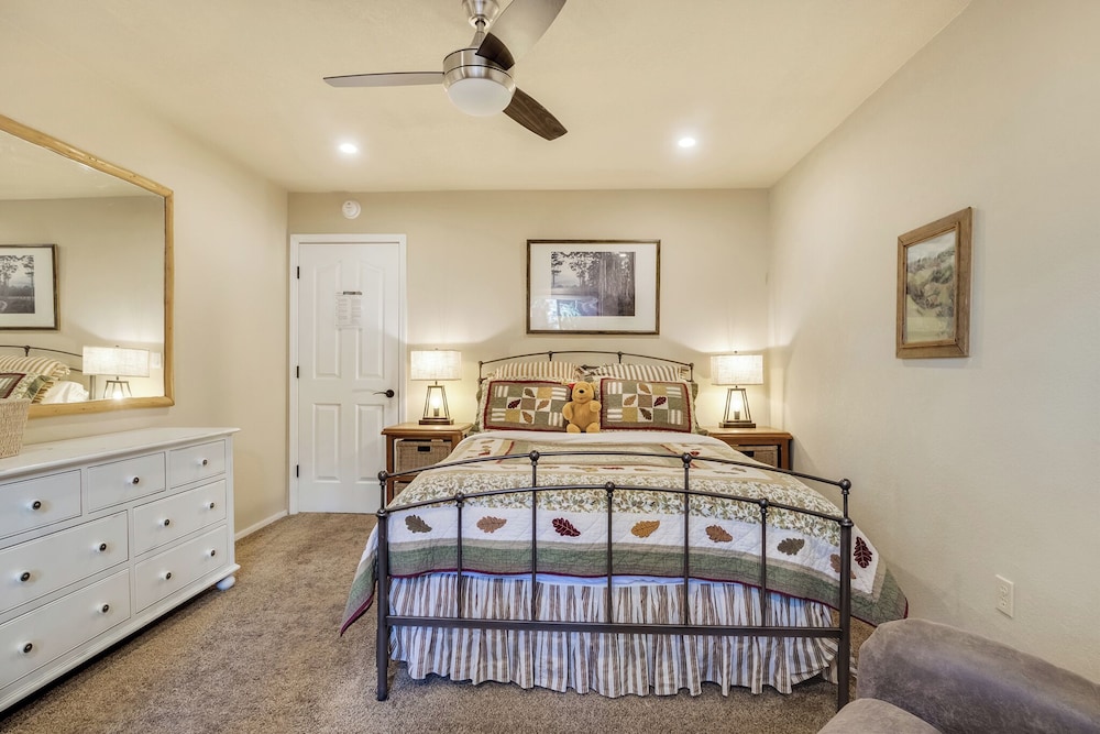 Tahoe Mountain Retreat Sleeps 12!