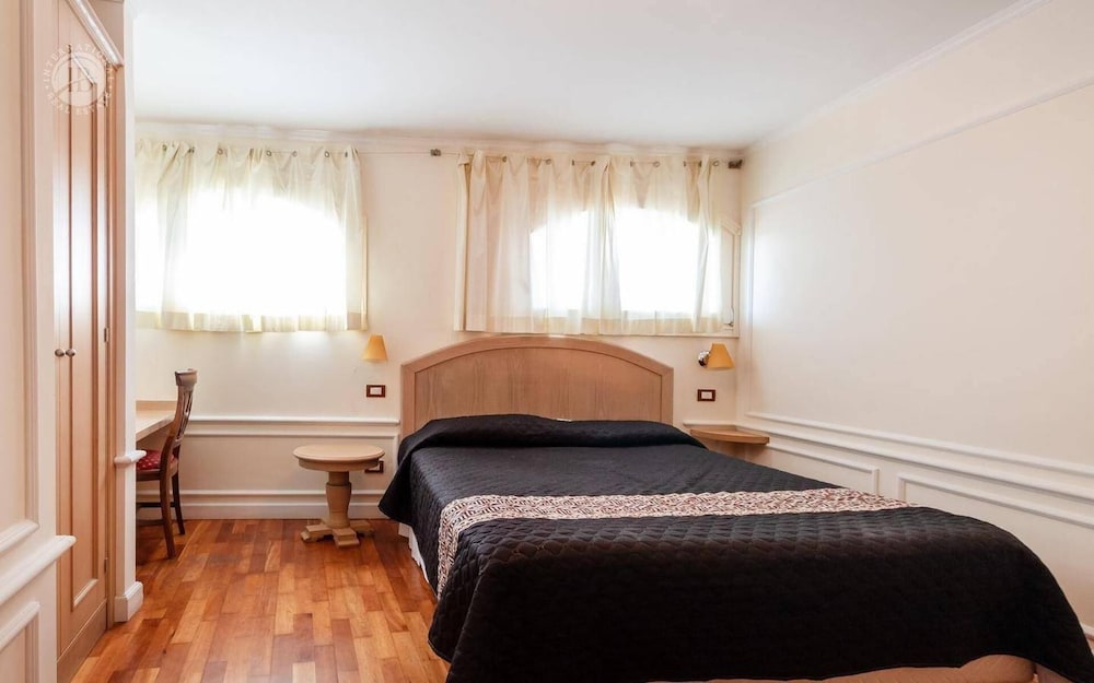 Villa Paradise-sleeps 20-pool-sea Views-pets photo 2