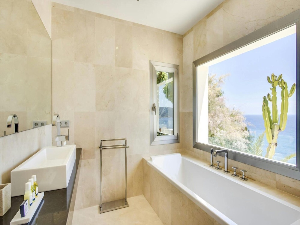 Beautiful Villa With Leisure Activities