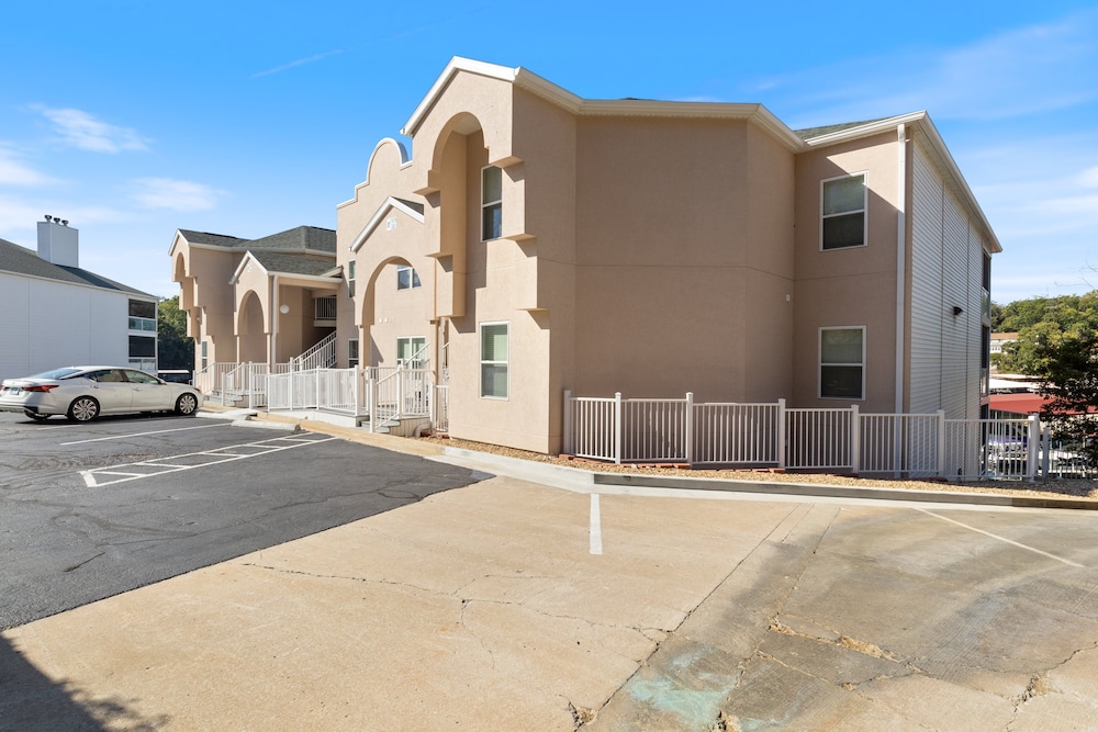 Central Location, Pool Access & Breathtaking Views