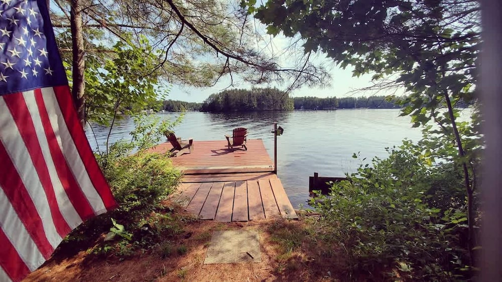 Island Waterfront w Pontoon Boat Hottub Dogs Lv