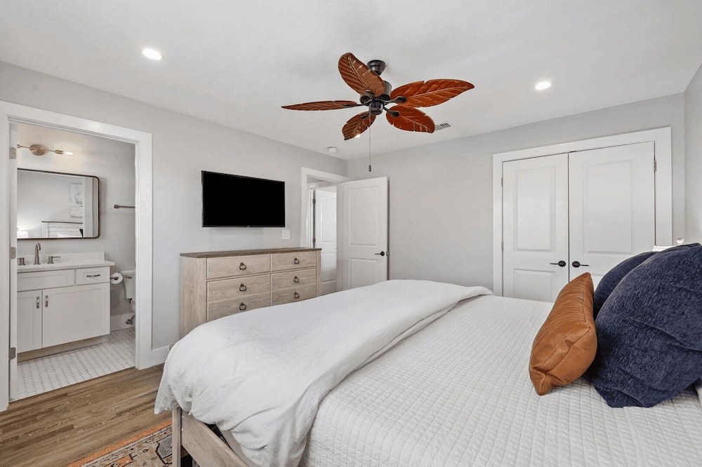 Walk to Beach, Private Pool + Fire Pit, Bonfires! G By The Sea by Avantstay