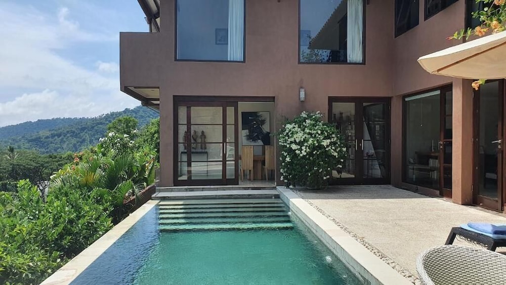 Aomi Villa