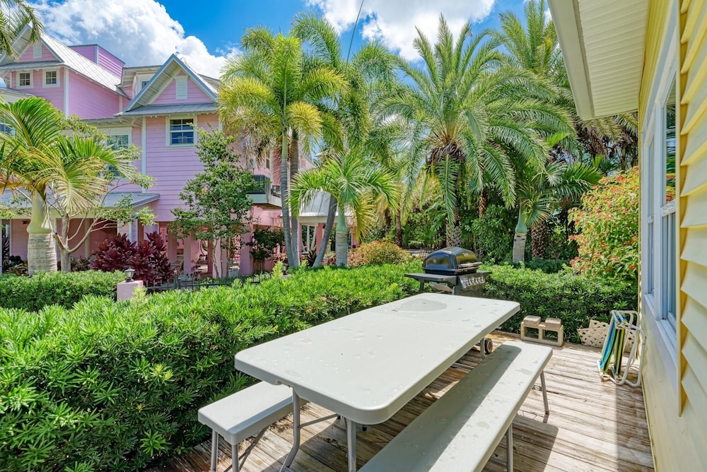 AMI Lighthouse Cottage-one Minute Walk To The Beach-keyless Locks