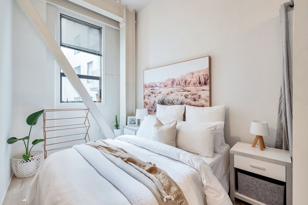 Awesome Cool Beachy 2BR CBD Gem Wifi view 3