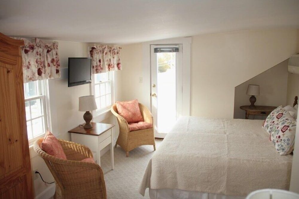 An English Garden Bed & Breakfast view 3