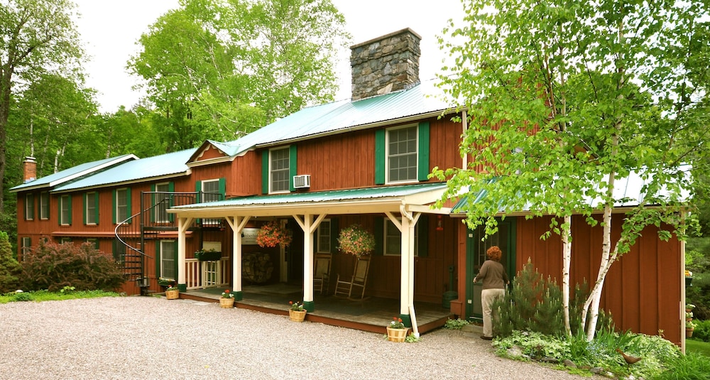 Timberholm Inn