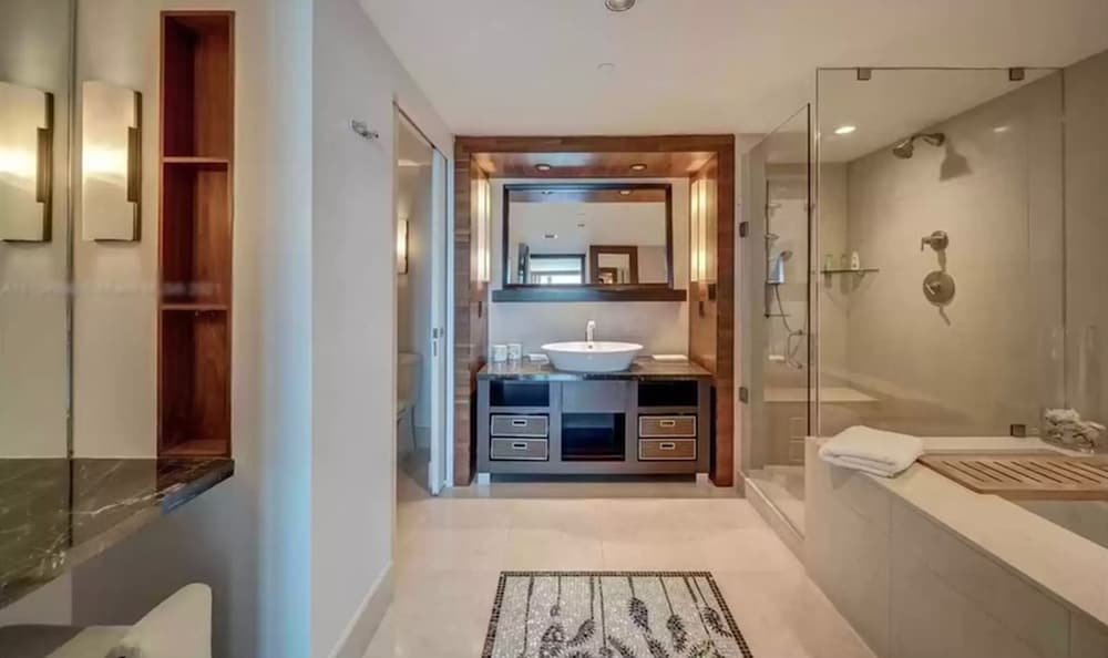 Luxury Condo Wellness Spa Resort By LMC view 3