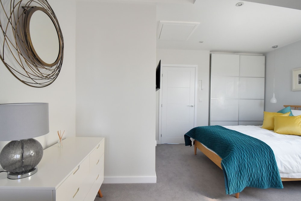 3 Grove Mews