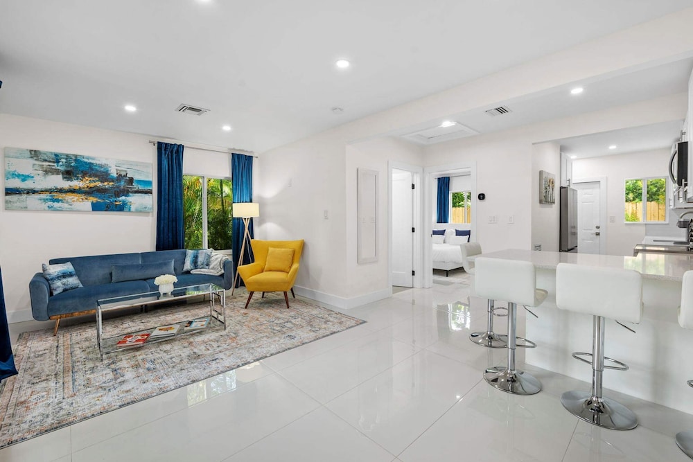 Uhost AI 4-unit Gem Mins to Las Olas Beach