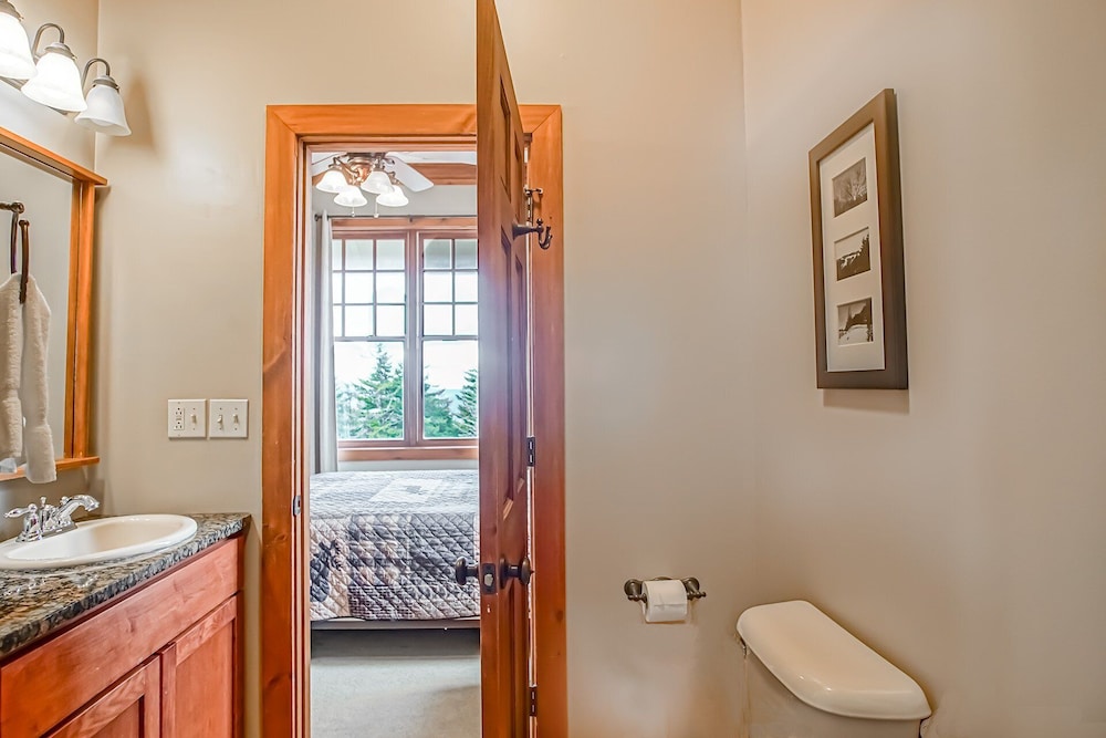 Shays Landing #6: 4 Bedrooms, 4.5 Bath: Pvt Hot Tub, Slope Side