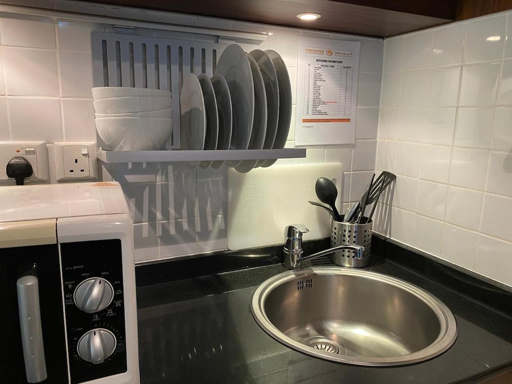 Abu Dhabi Vacations - Phoenix Plaza Hotel Apartments - Property Image 2