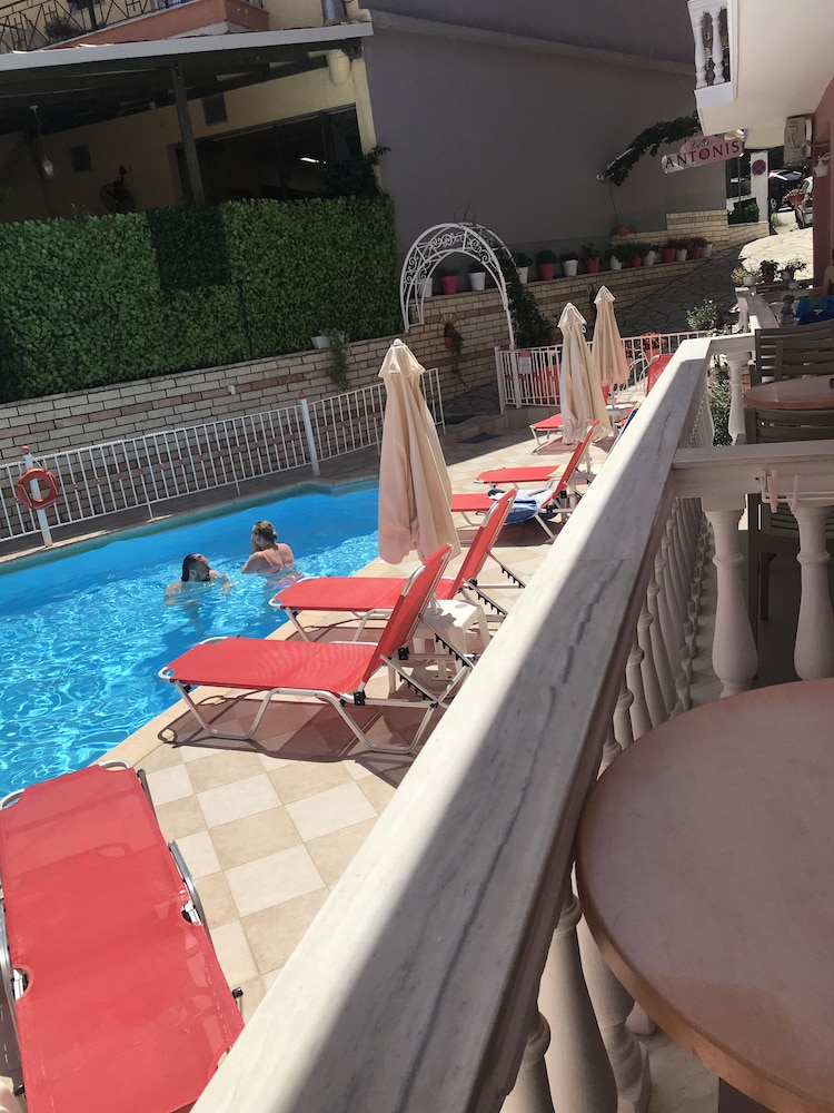Villa Antonis