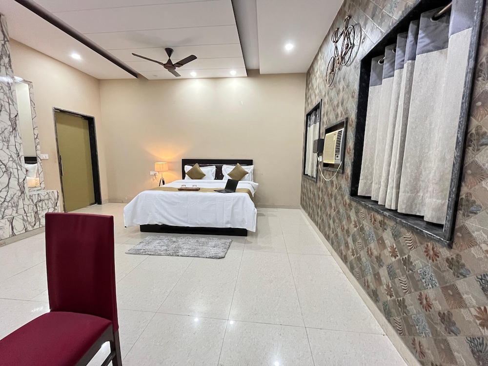 GoBravo 11 6BHK Farm with Pool Sohna Road Gurgaon