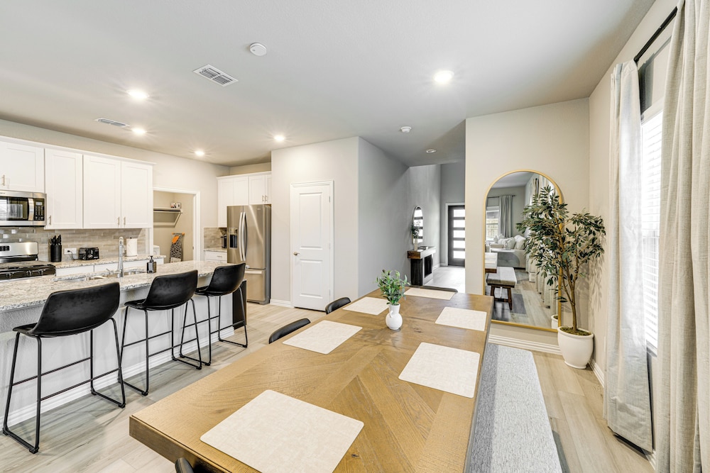 Pool Access: Modern Retreat in Lowry Crossing!