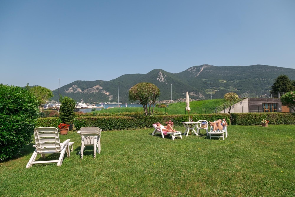 Interno 2 in Iseo With 1 Bedrooms and 1 Bathrooms view 3