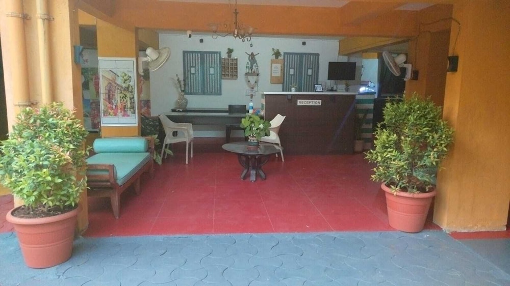 Four Seasons GuestHouse
