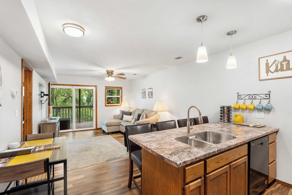 The Greenview Haven: Cozy For 6!