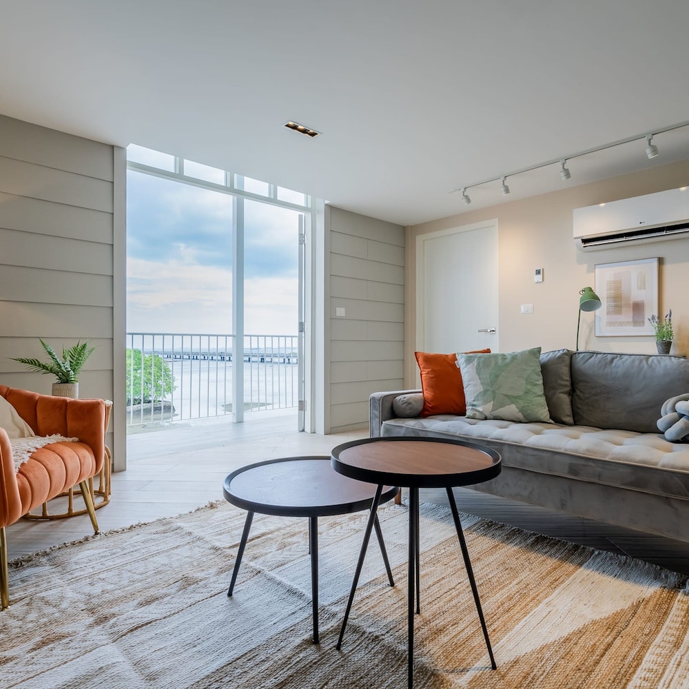w Elegant 3BR With Modern Terrace in Panama