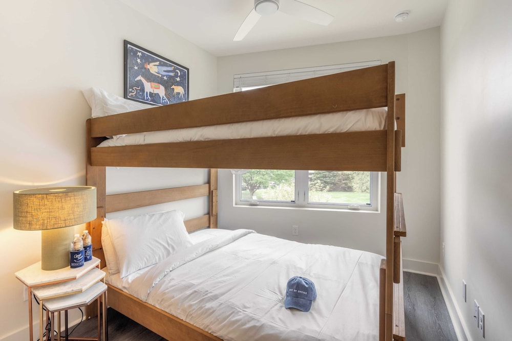 Sleeps 28 2 Units Near DT Nashville Outrider by Avantstay