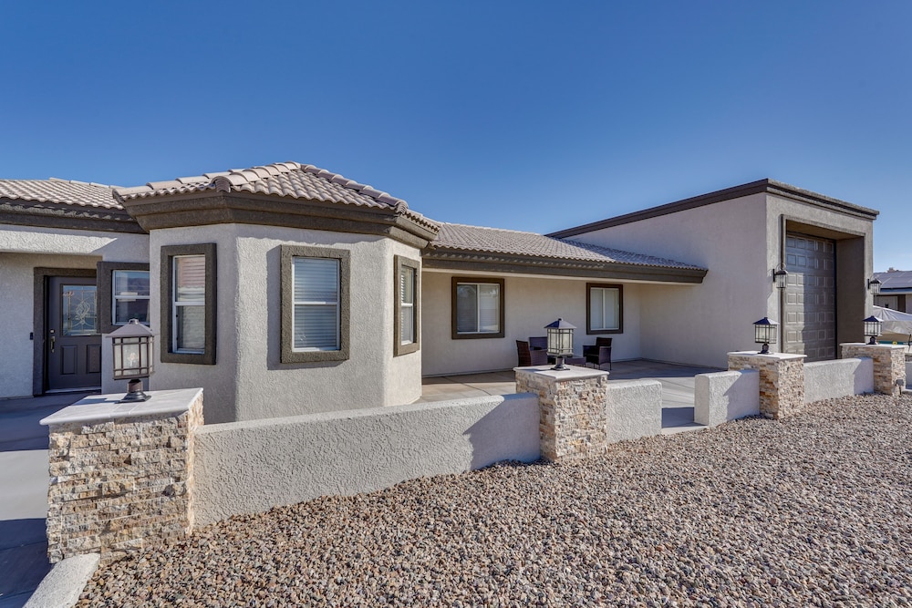 Boat Parking: Family-friendly Lake Havasu Ranch!