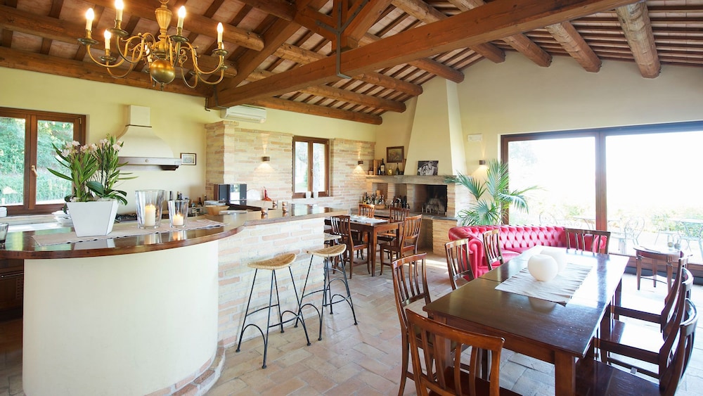 Poggio Antico - Suites and Breakfast