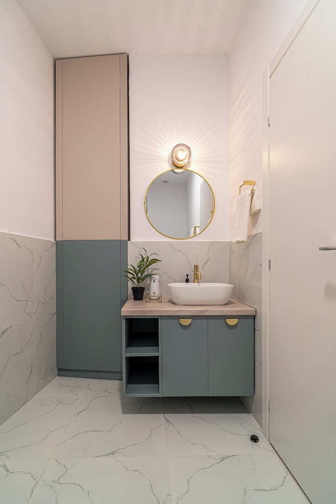 Loggia & Luxe 4BR Penthouse in Universitatii Area