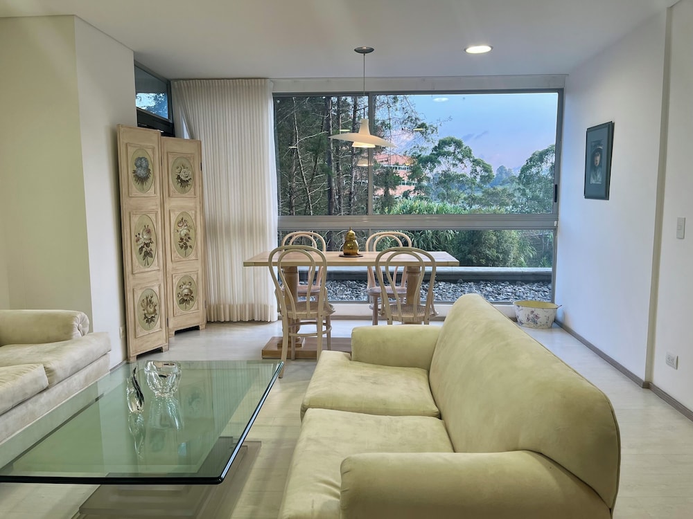 Room in B&B - Suite in Portanova Hotel- Near Airport