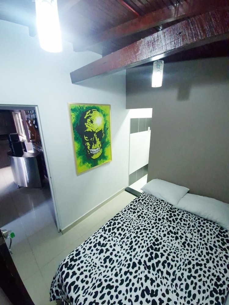 PROMO 18 BDRM Building, Pool+ 5Jacuzzis at Poblado