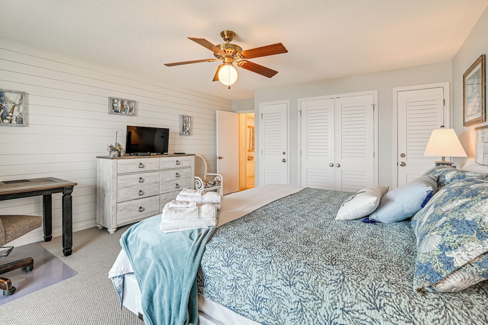 Oceanfront Condo w/ Pool Access in Surfside Beach!