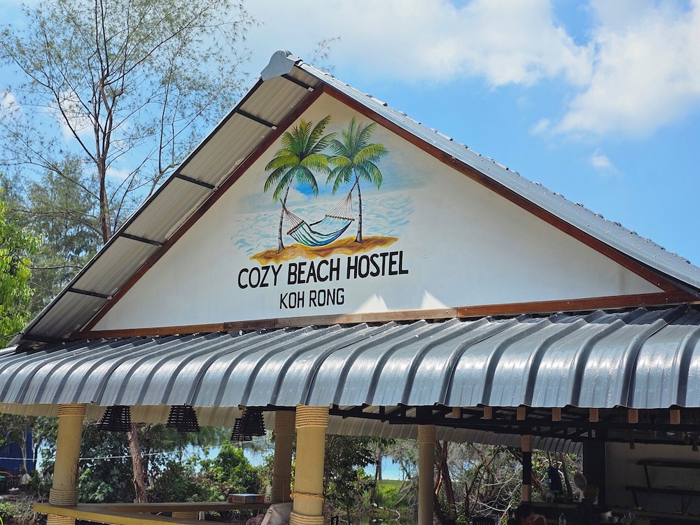 White Beach Hostel