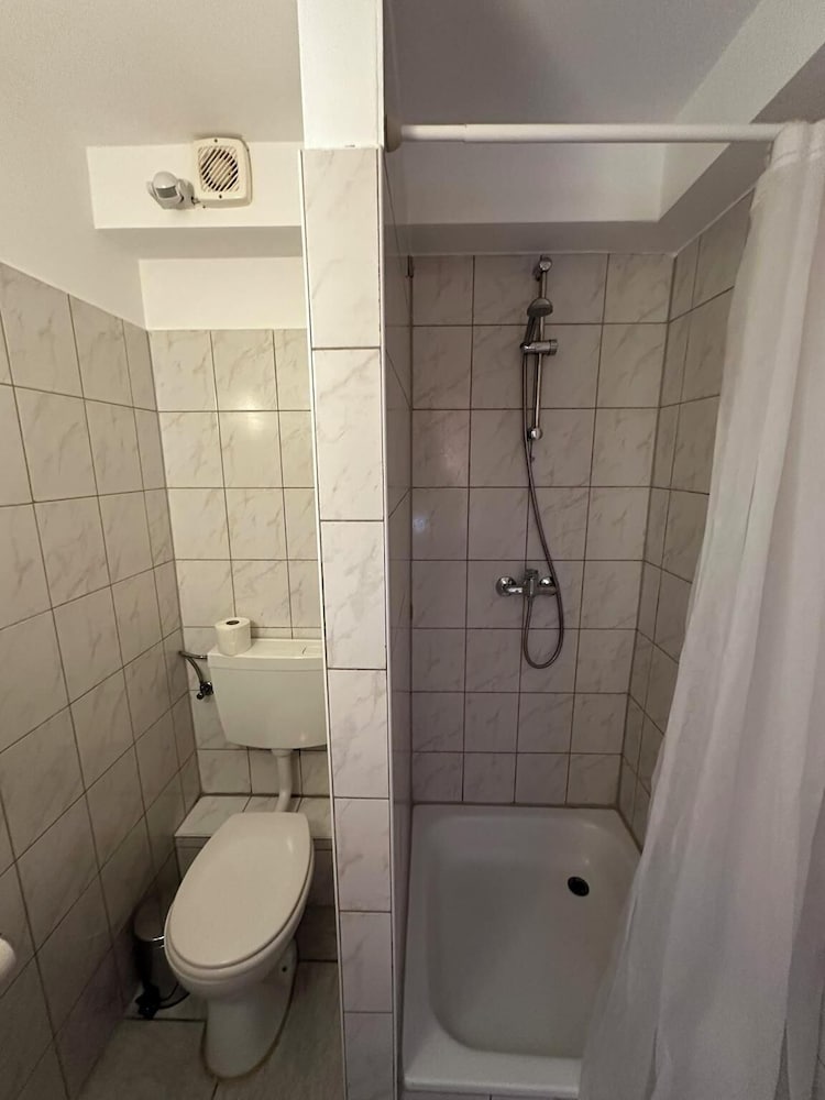 2-Rent Group Hostel Apartments HAN53