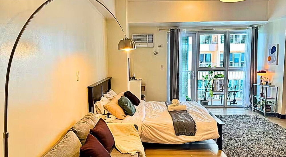 Live Luxury Living at BGC Venice