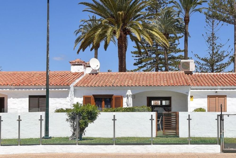 Central Bungalow With Pool