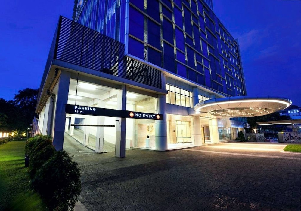 Two-bedroom Executive Serviced Apartment Oakwood Suites La Maison