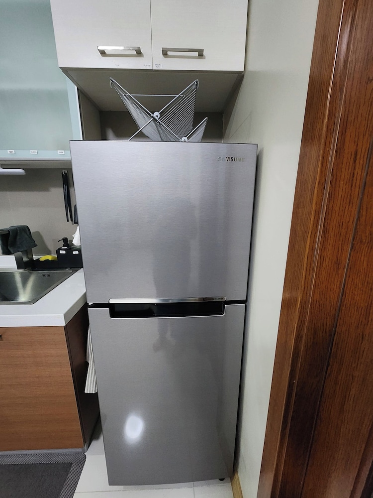 Cozy 1BR Condo in Mandaluyong City With City Skyline View