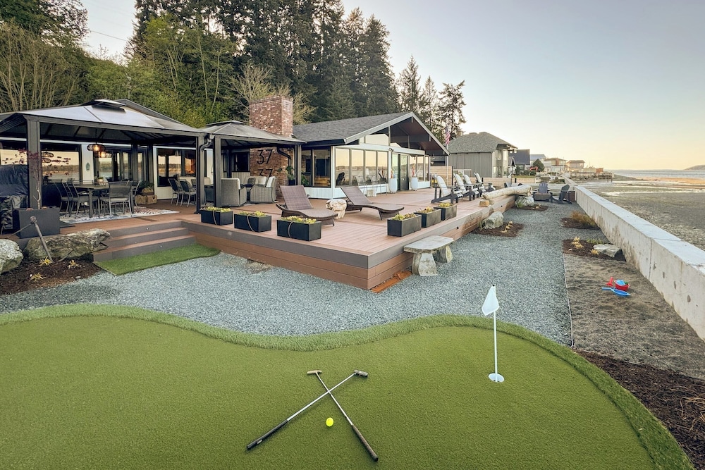 Oceanfront w/ Game Room, Fire Pit, Panoramic Views Angels Landing by Avantstay view 5
