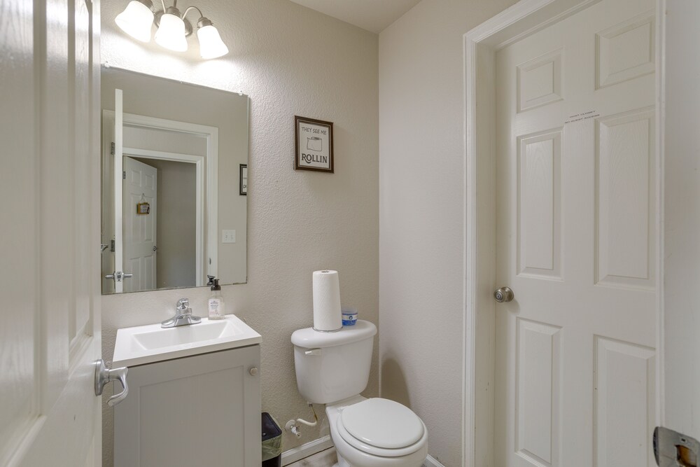 Cozy Parker Retreat w/ Patio & 2 Fireplaces! view 3