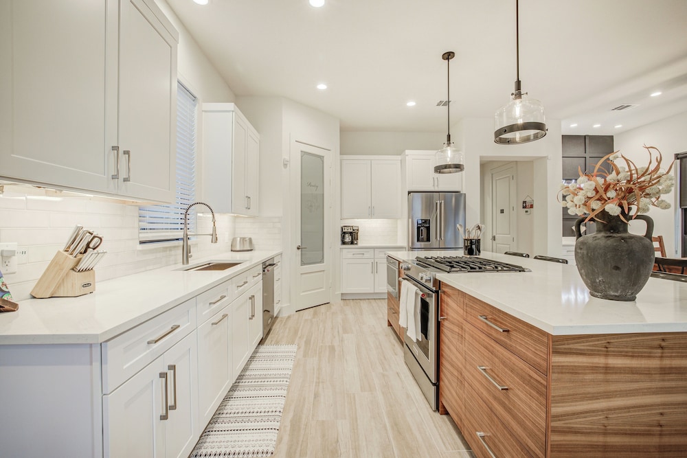 New Build, Private Pool, Near Pearl/riverwalk